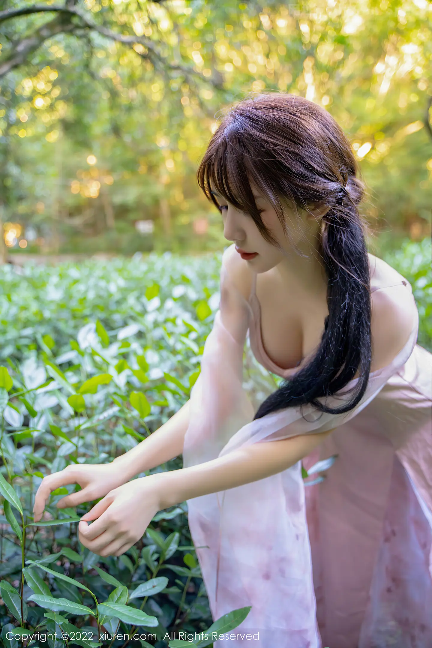 图片[4]-[XiuRen秀人网] VOL.5690 模特婠婠么户外拍摄性感淡紫色吊带裙秀曼妙身材靓丽迷人写真81P-秀人网官方网站